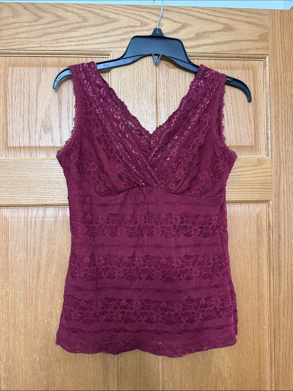 New York & Co Lace V-Neck Sleeveless Tank Top - Burgundy/Maroon